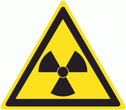 Знак W05 Опасно. Радиоактивные вещества или ионизирующее излучение