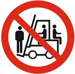 Знак P40 Перевозка людей на погрузчике запрещена